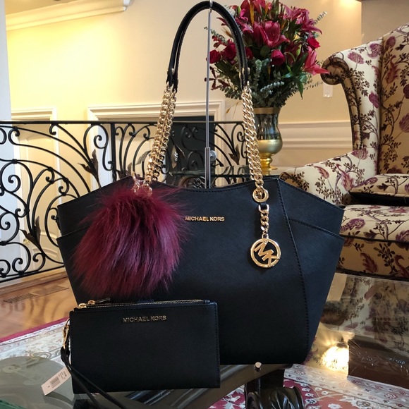 Michael Kors Handbags - NWT Michael kors jet set chain handbag+wallet+pom